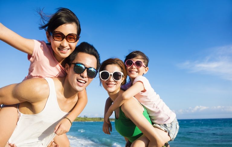 Hè Đừng Chăm Da Mà Quên Mắt: Bác Sĩ Tiết Lộ Lý Do! Hè Đừng Chăm Da Mà Quên Mắt: Bác Sĩ Tiết Lộ Lý Do!