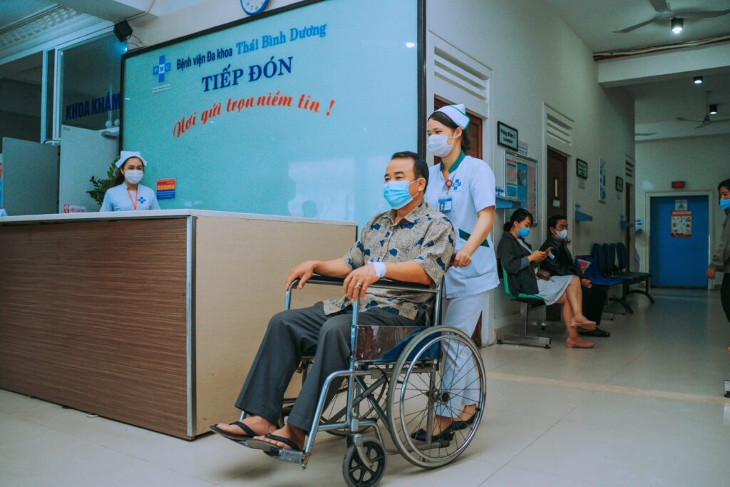 PATIENT CARE: Khi phụng sự bằng trái tim quý hơn ngàn liều thuốc