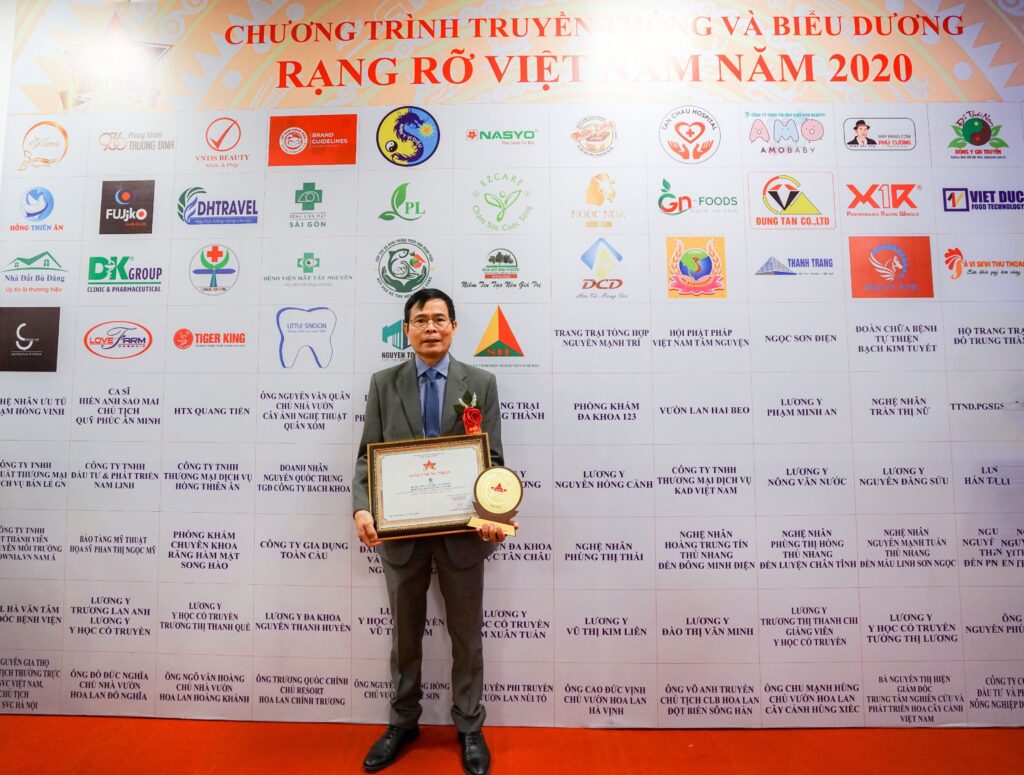 Chúc mừng BS.CKII Trần Văn Kết được Liên hiệp các Hội Khoa học & Kỹ Thuật Việt Nam phối hợp cùng Hiệp Hội Kinh Tế Thương Mại Việt Nam trao tặng giải thưởng “Bác sĩ Tiêu Biểu năm 2020”