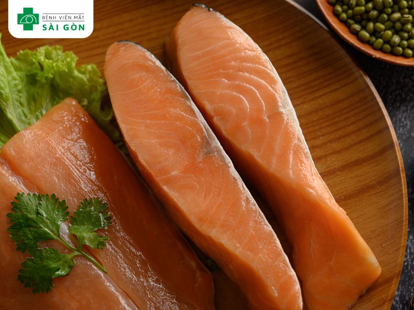 Cá hồi chứa nhiều vitamin B12