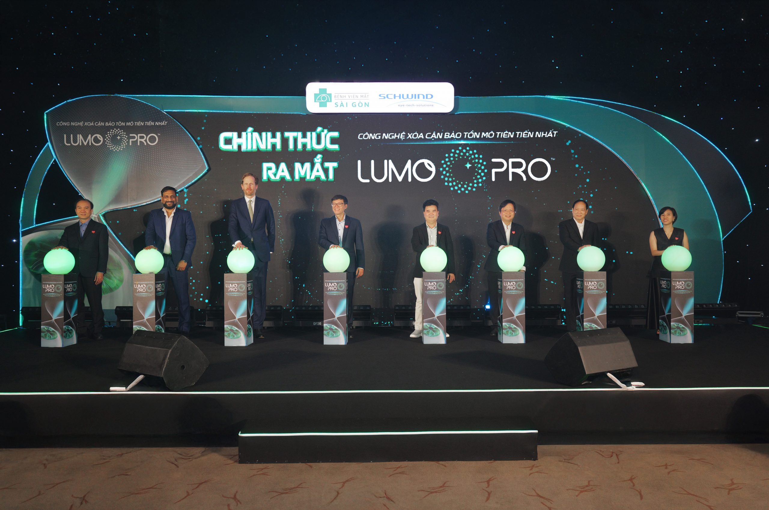 Đại diện Hệ thống Bệnh viện Mắt Sài Gòn và Tập đoàn SCHWIND tại Lễ công bố hợp tác chiến lược và ra mắt công nghệ xóa cận LUMOPRO™