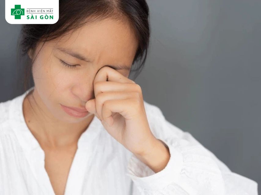 Biến chứng cắt mí mắt