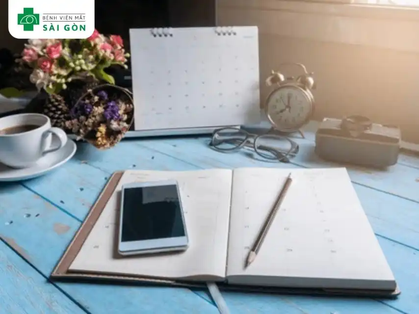 Người bị cận 1,5 độ không cần đeo kính liên tục