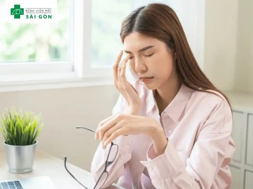 Nhỏ một hoặc tối đa hai giọt thuốc vào mắt mỗi lần