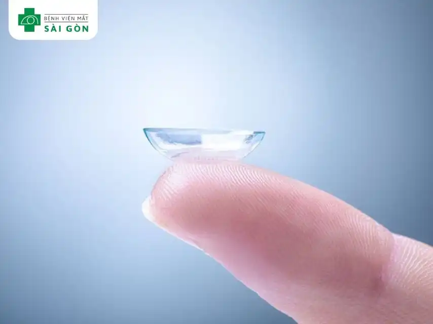 Khả năng thấm khí giúp cung cấp đủ oxy cho giác mạc, giảm khô mắt