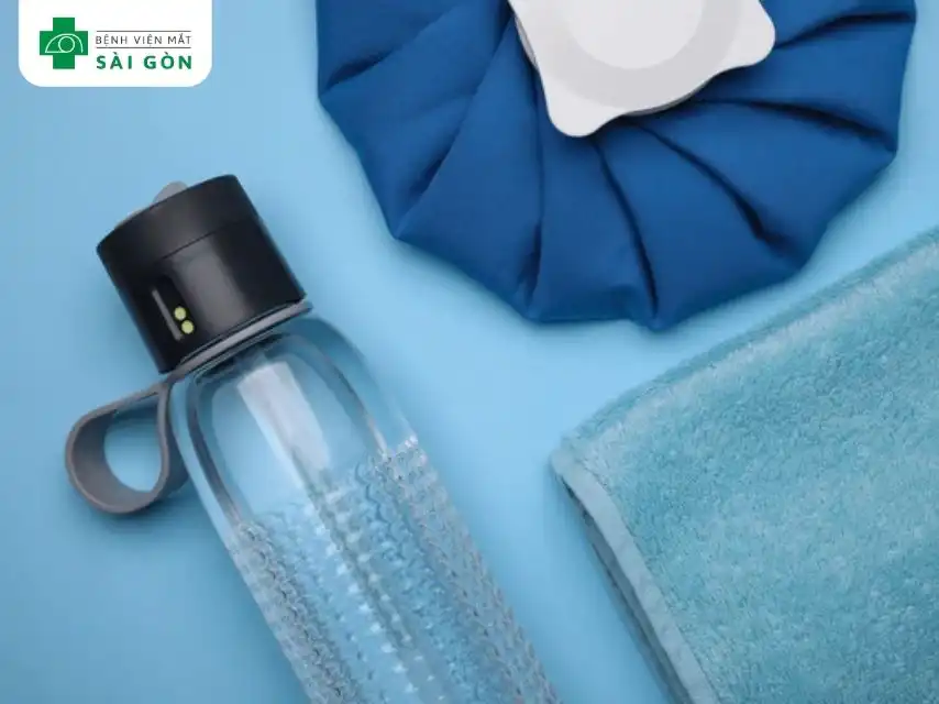 Chườm nóng điều trị lẹo mắt tại nhà