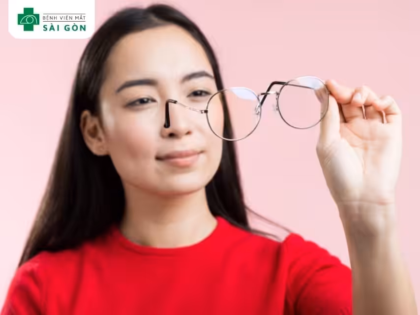 Không cần đeo kính suốt 24/7 với mắt cận 1.5 độ