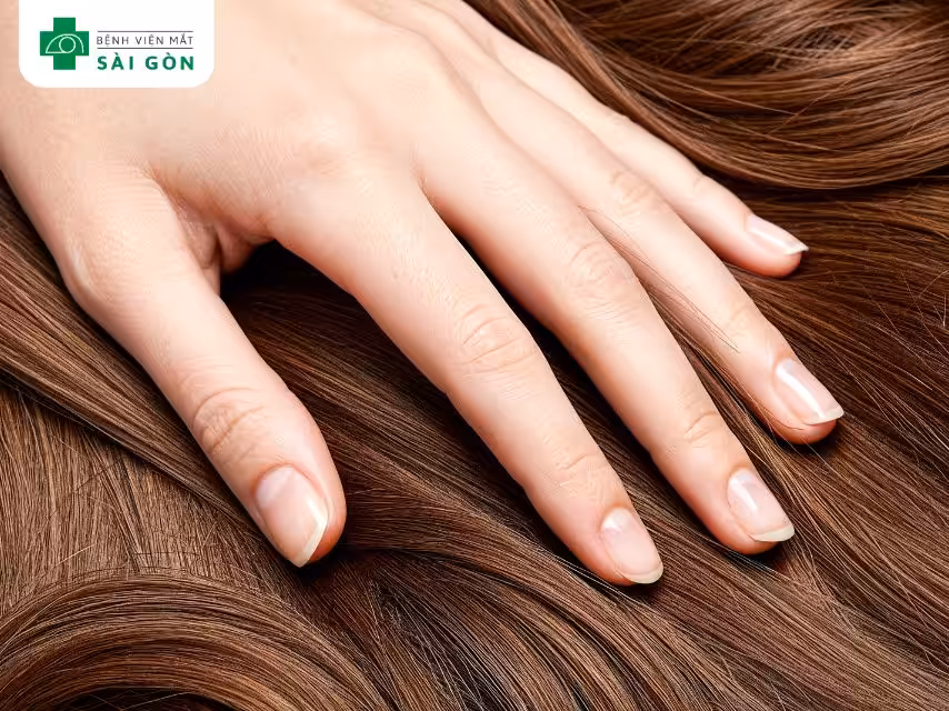 Collagen giúp móng và tóc chắc khỏe