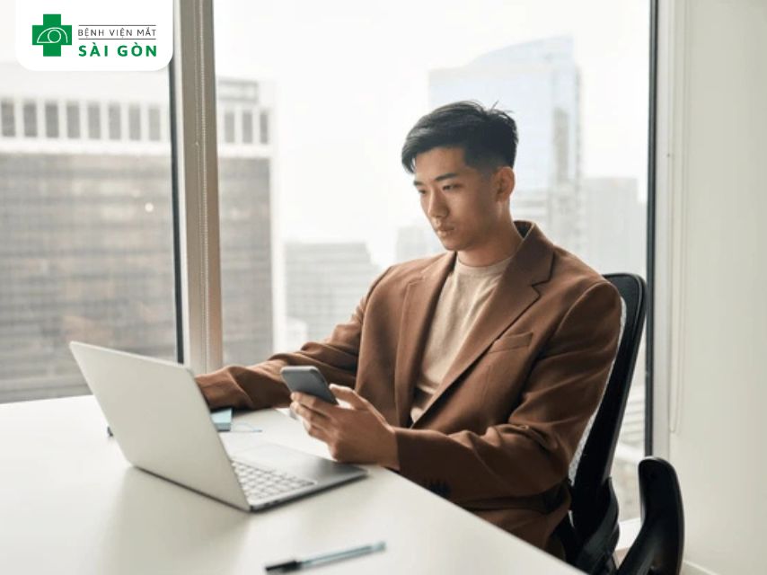 Làm việc trên máy tính