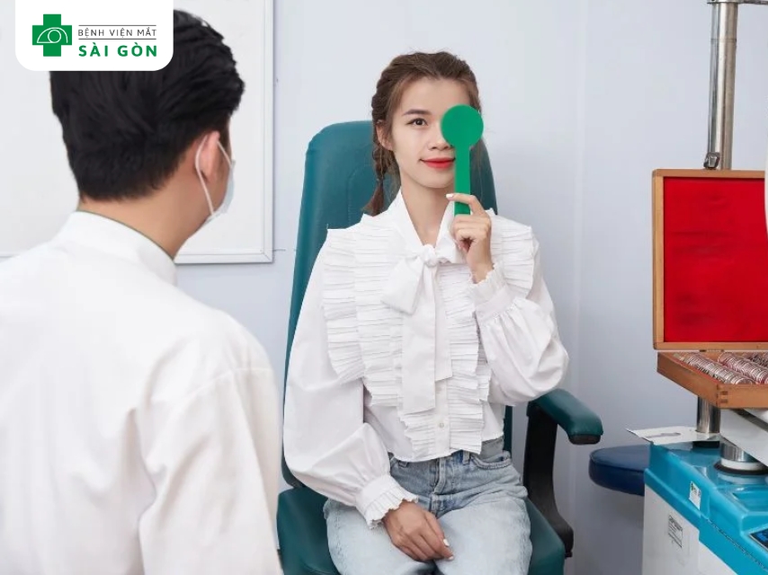 Đặt bảng đo đúng khoảng cách (6 mét hoặc 20 feet)