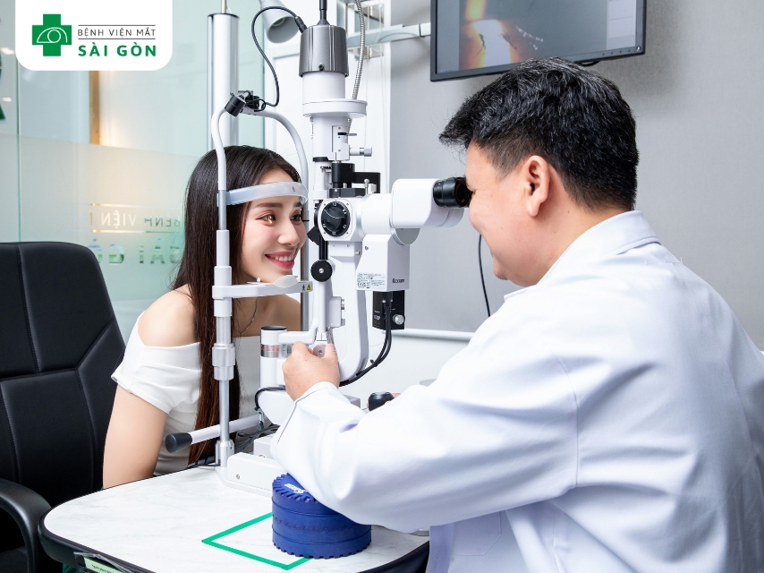 Đau mắt, giảm thị lực hoặc chảy dịch bất thường cần khám ngay