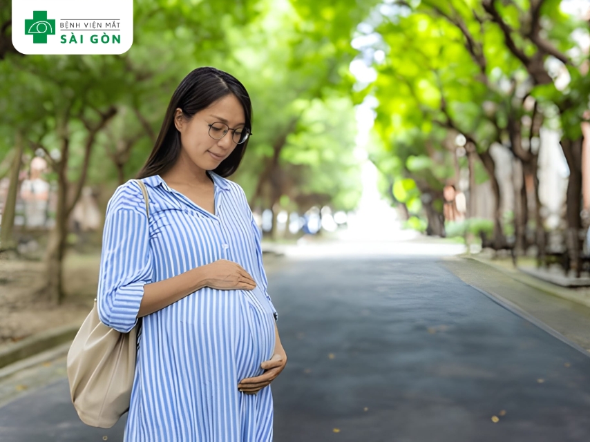 Phụ nữ mang thai không nên mổ cận
