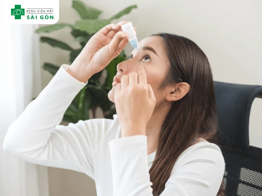 Thuốc nhỏ mắt giúp mắt không bị khô