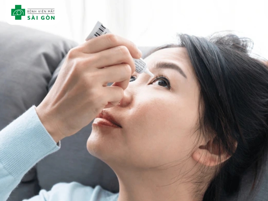 Phối hợp với bác sĩ để điều trị khi có biến chứng về mắt