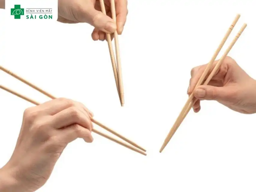 Phương pháp sử dụng đũa gỗ giúp tác động nhiệt lên ổ mủ