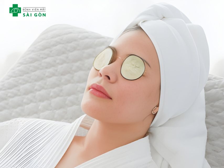 Đắp dưa leo cho mắt