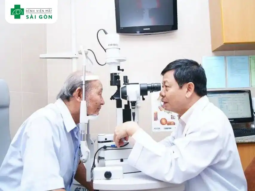 Sưng mí mắt dưới khi nào cần gặp bác sĩ