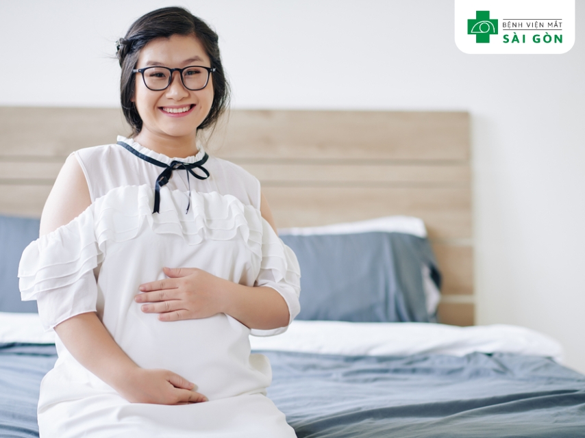 Không mổ cận loạn với mẹ bầu