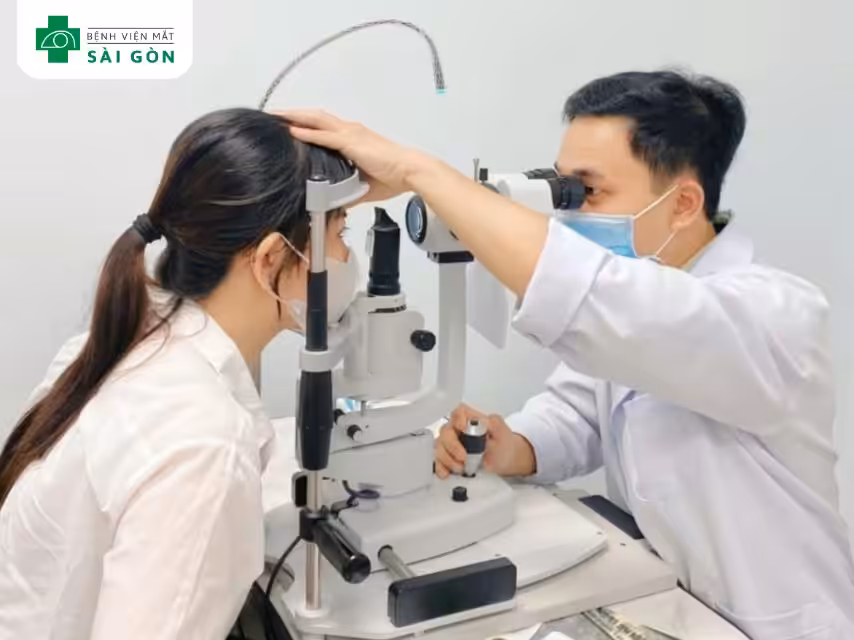 Khám mắt định kỳ giúp theo dõi thị lực