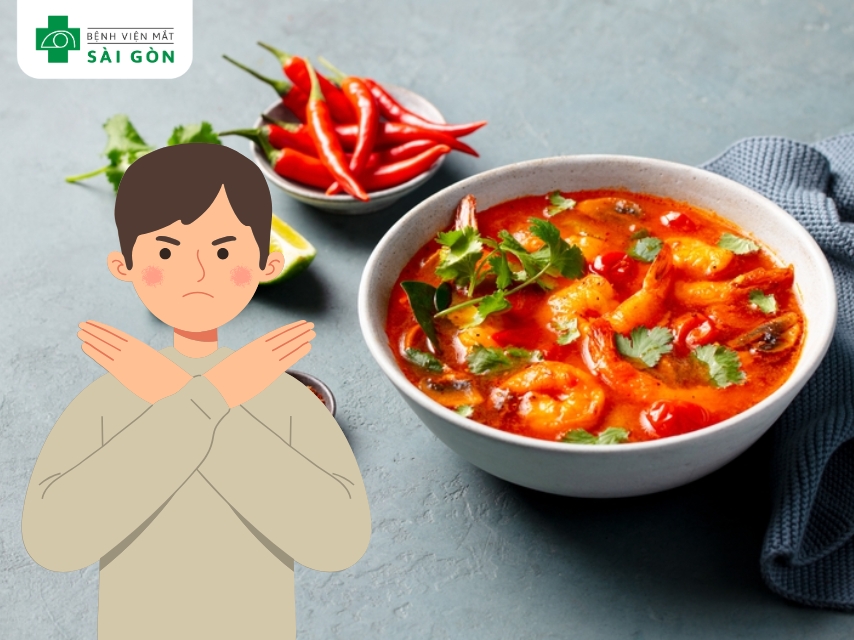 Đồ ăn cay nóng ảnh hưởng mắt sau mổ