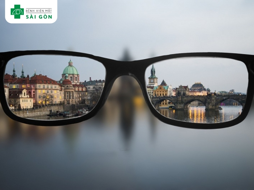 Kính giúp điều chỉnh mắt loạn thị