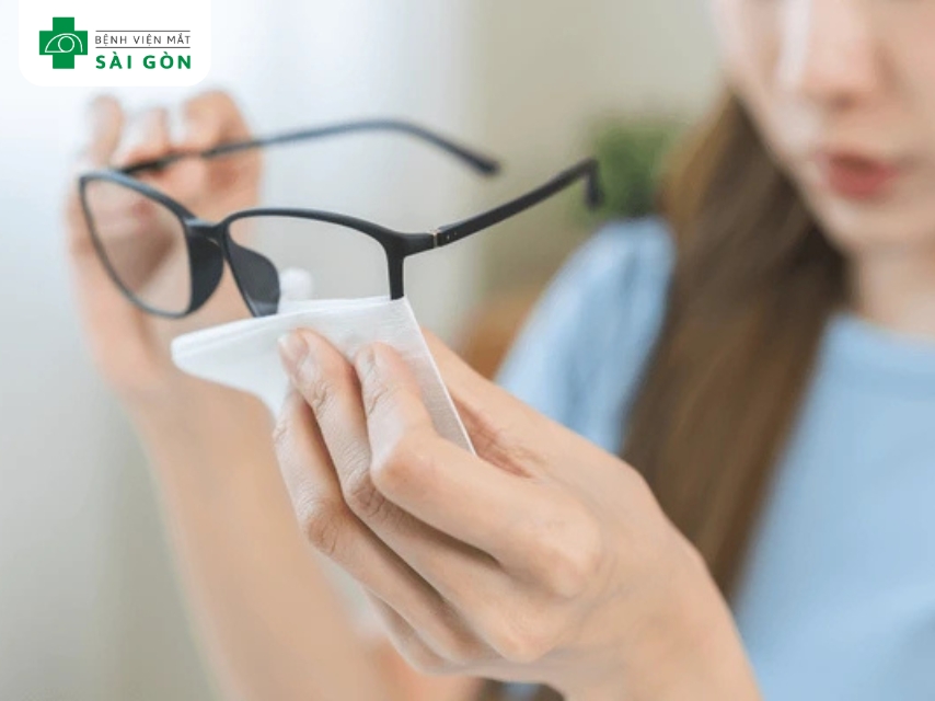 Kính gọng giúp điều trị viễn thị an toàn