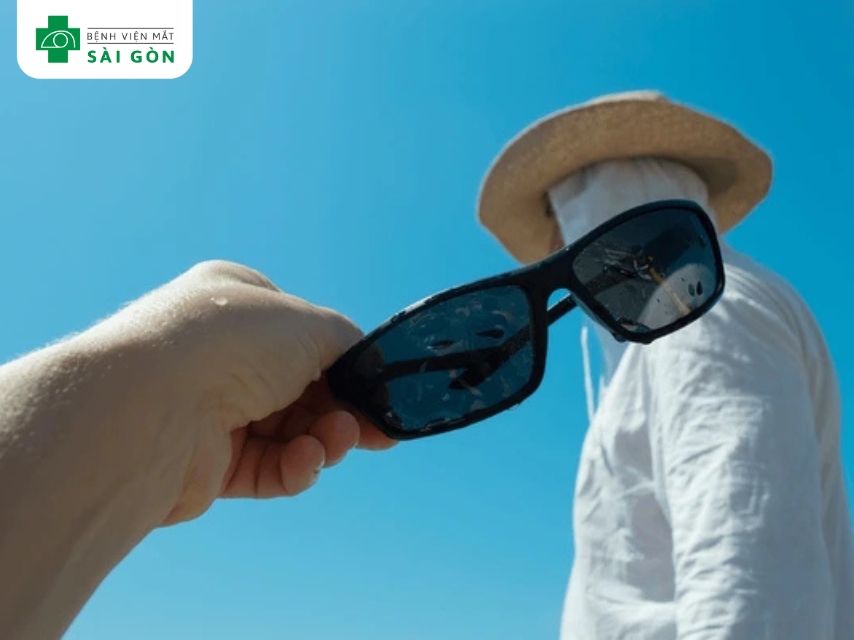 Kính râm giúp bảo vệ mắt khỏi tia UV