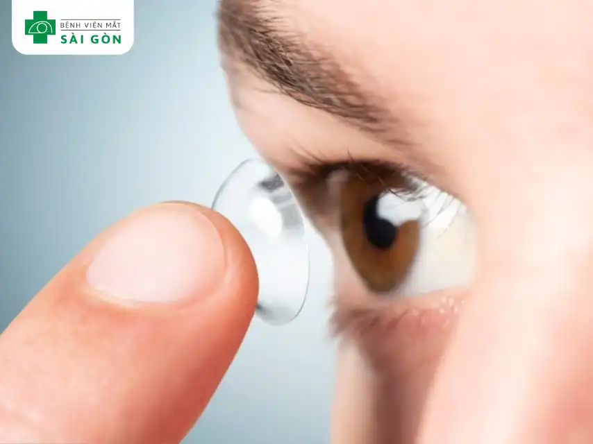 Lưu ý khi đeo lens cho mắt cận loạn