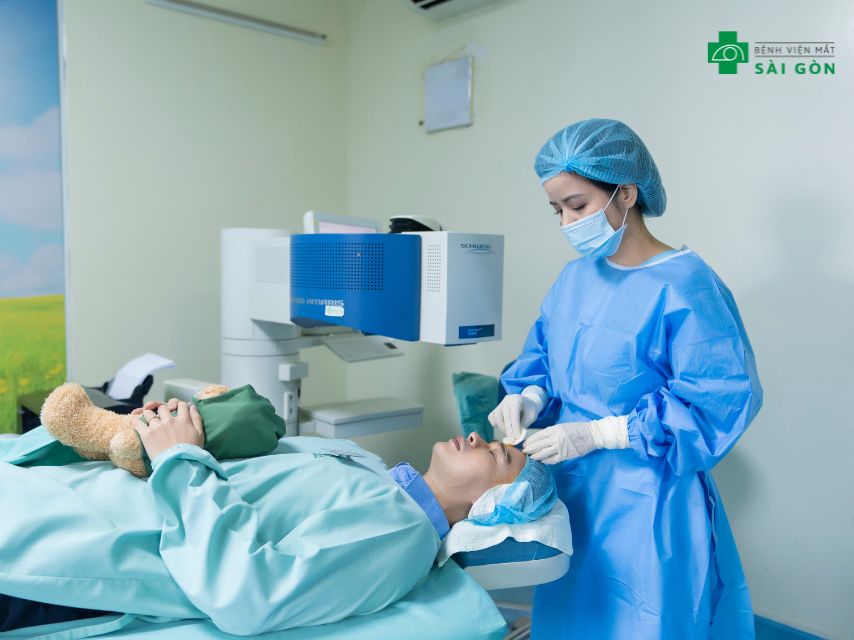 Mổ cận 10 độ bằng phương pháp EYESignature™