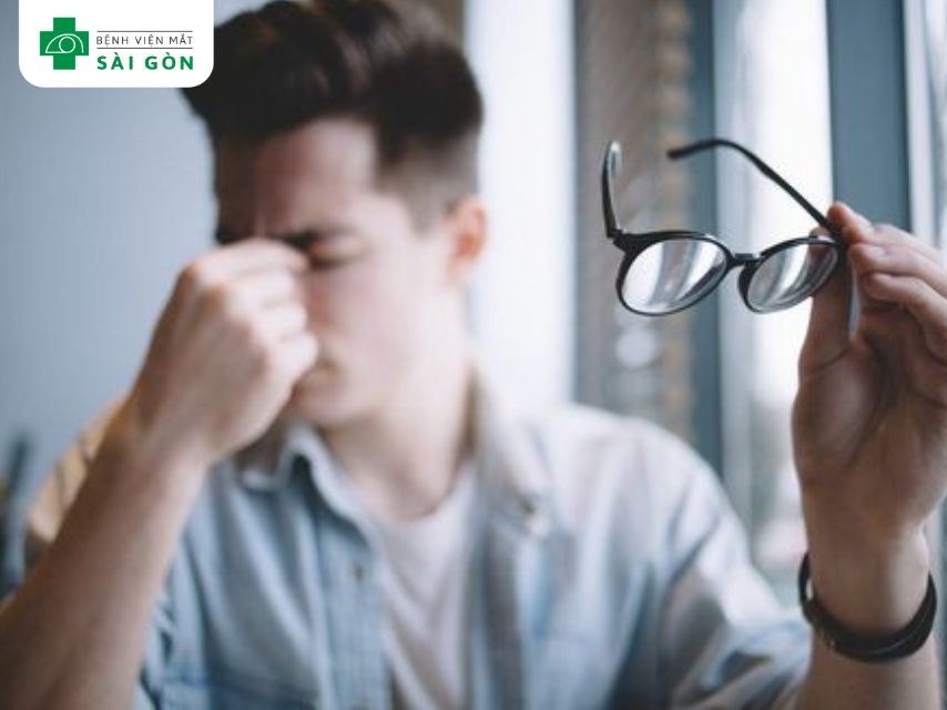Đeo sai độ cận khiến mắt mỏi