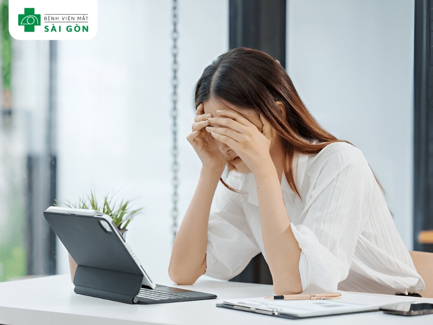 Mỏi mắt xảy ra khi làm việc thời gian dài