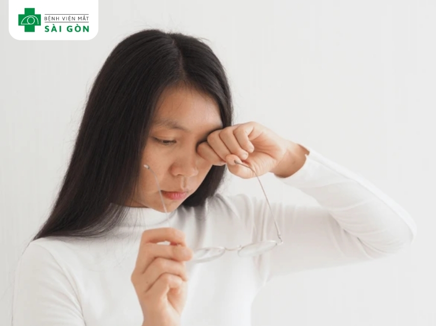 Ngứa khóe mắt là dấu hiệu phổ biến, liên quan nhiều bệnh lý mắt