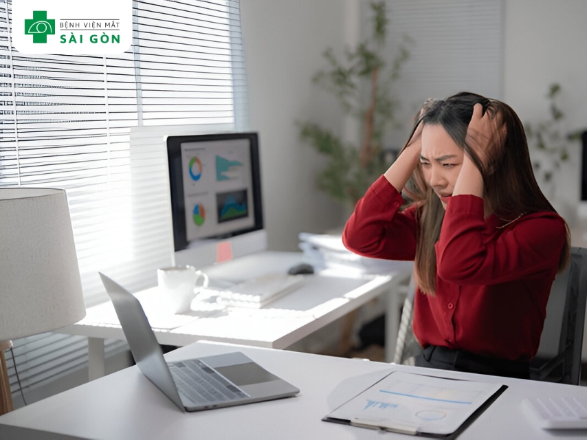 Đau nửa đầu khiến hốc mắt bị tổn thương