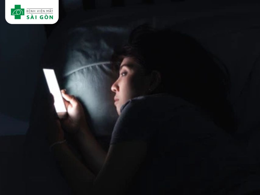 Nhìn trong điều kiện ánh sáng quá tối 