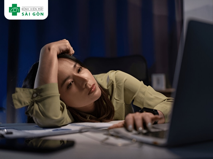 Nhìn màn hình điện tử gần gây mỏi mắt