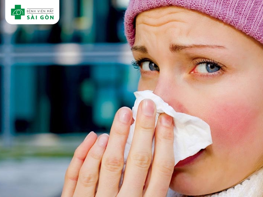 Viêm xoang dẫn đến đau hốc mắt