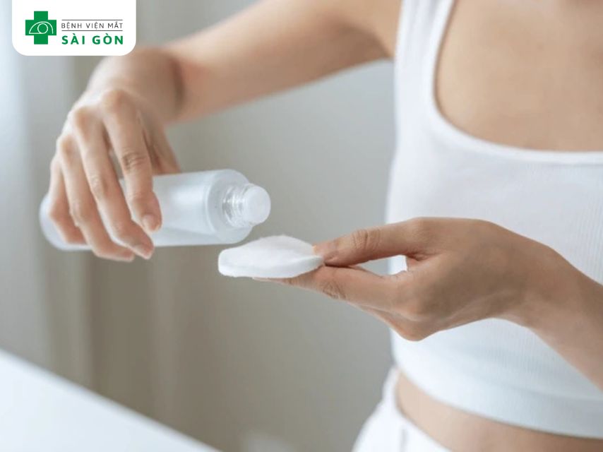 Nước hoa hồng giúp trẻ hóa làn da