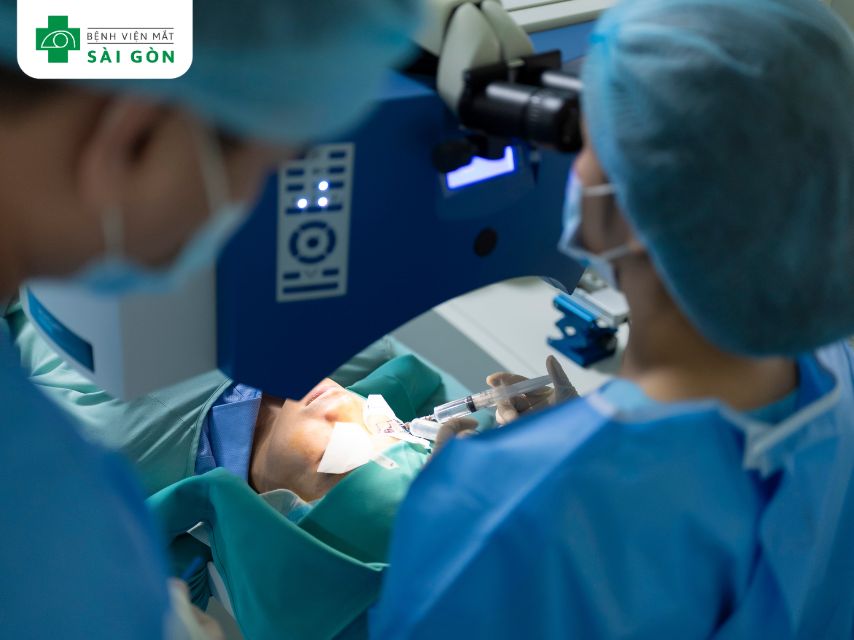 Phẫu thuật khúc xạ