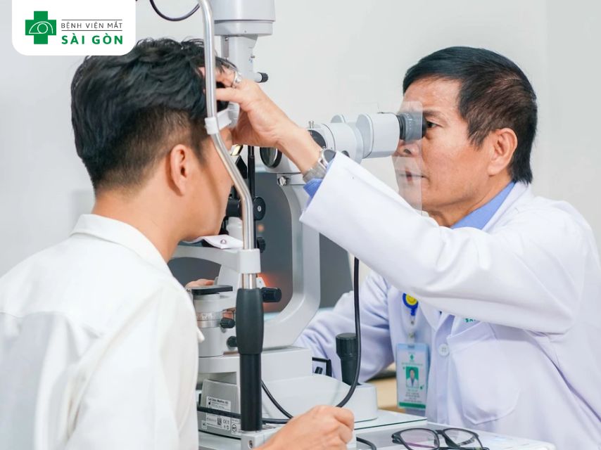 Thăm khám mắt định kỳ