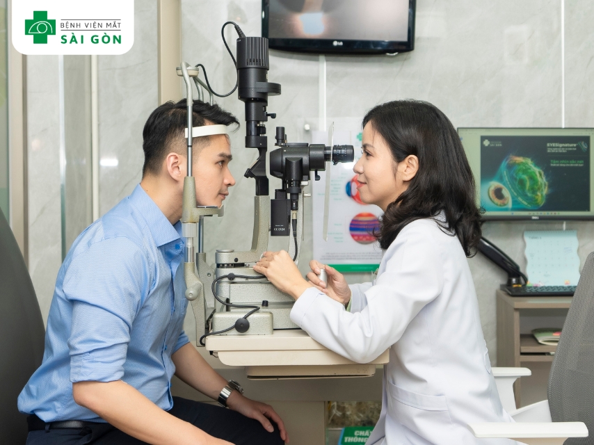 Khám mắt định kỳ giúp phát hiện sớm viễn thị