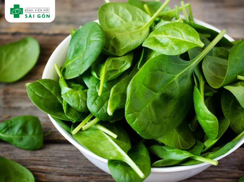 Rau chân vịt cung cấp vitamin B12