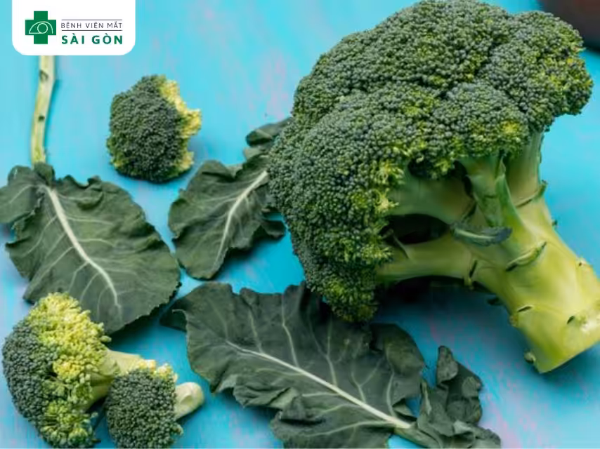 Rau lá xanh đậm giàu diệp lục kích thích cơ thể sản sinh collagen