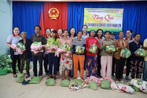 HÀNH TRÌNH THIỆN NGUYỆN VỀ MIỀN NÚI SƠN HIỆP HÀNH TRÌNH THIỆN NGUYỆN VỀ MIỀN NÚI SƠN HIỆP
