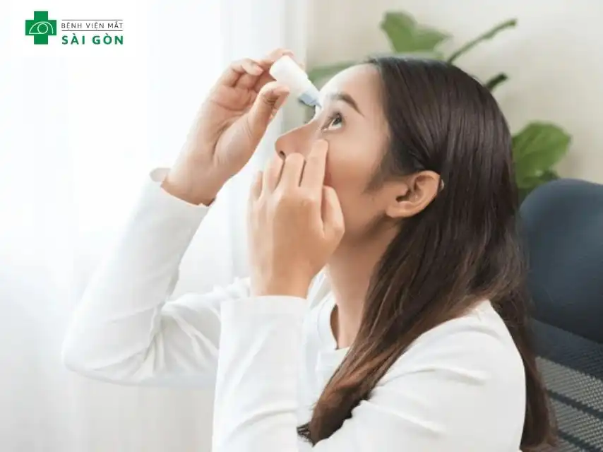 Sử dụng thuốc nhỏ mắt không đúng liều lượng