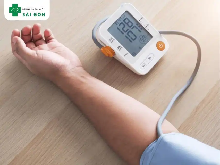 Kiểm soát huyết áp ổn định là biện pháp phòng ngừa thoái hóa võng mạc