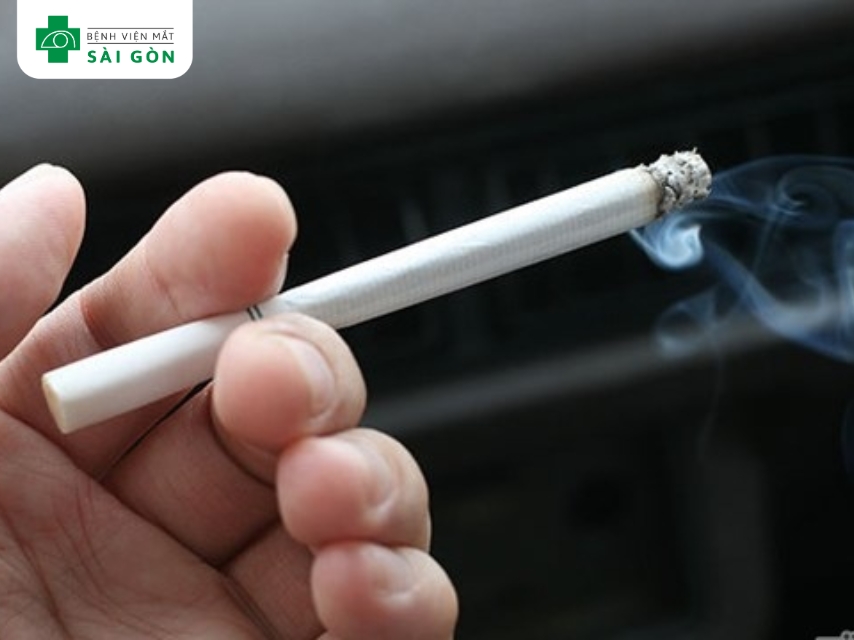 Hút thuốc gây thâm mắt