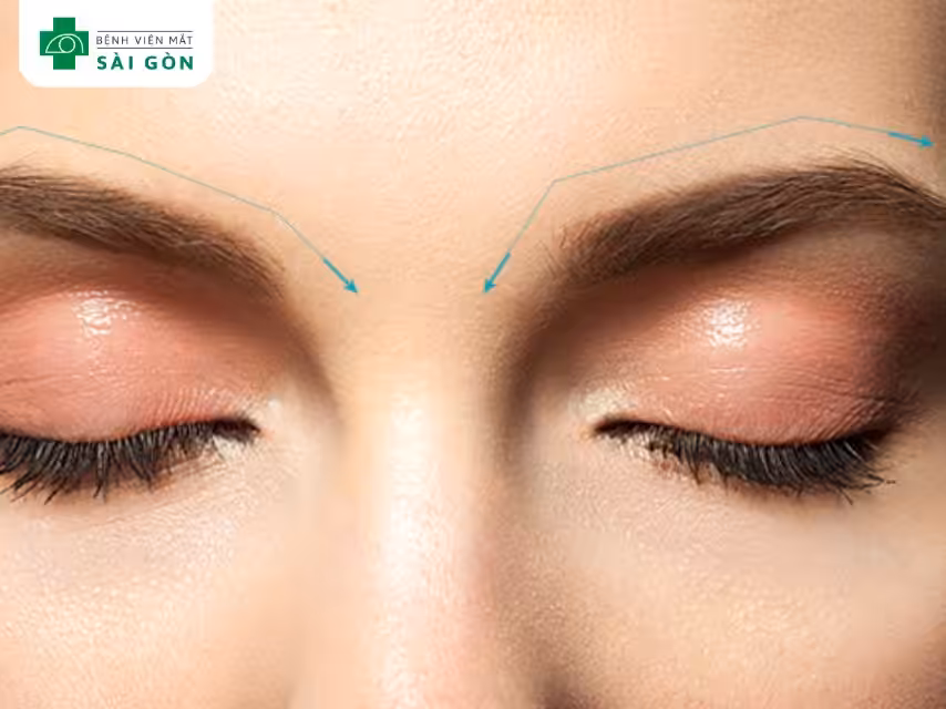 Thao tác massage vùng chân mày