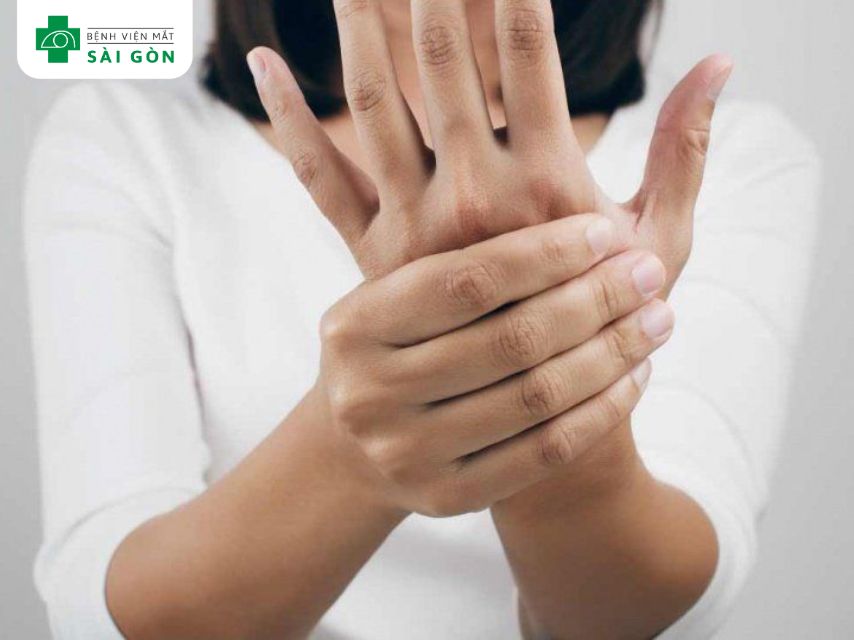 Thiếu B12 gây yếu cơ