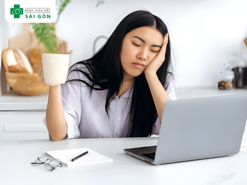 Các triệu chứng mắt vàng gây cảm giác chán ăn