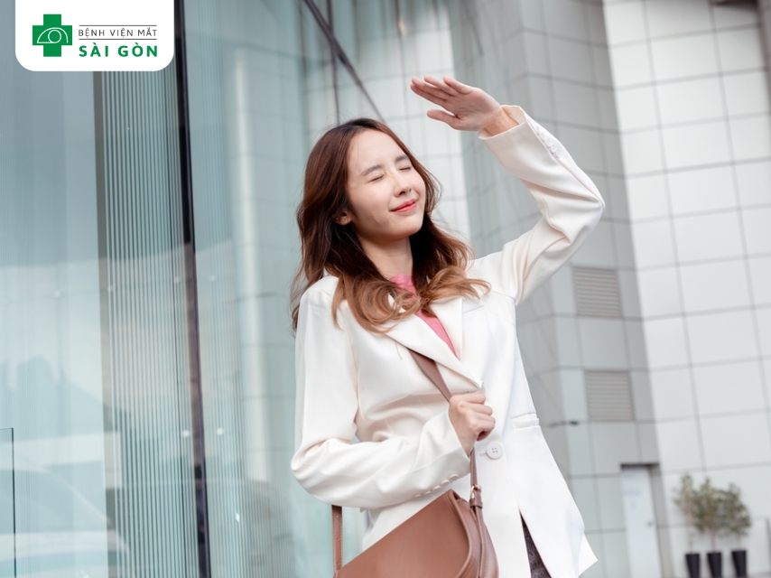 Triệu chứng phụ của hai phương pháp FEMTOLASIK và ReLEx SMILE